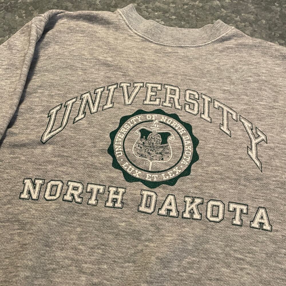 Vintage University of North Dakota Crewneck Sweatshirt M/L UND Fighting Hawks - Picture 3 of 10